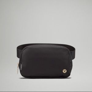Lululemon Everywhere Belt bag